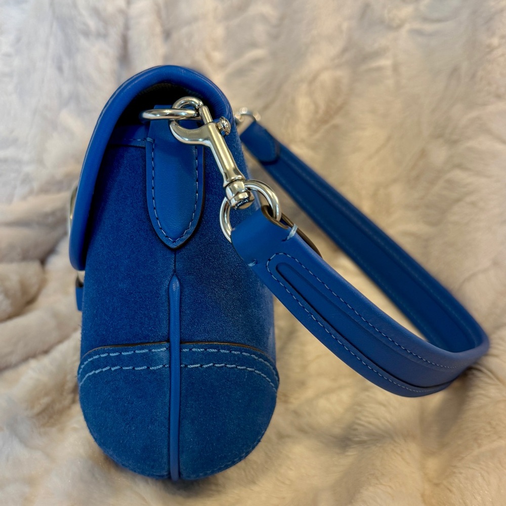 EUC Coach Soho flap shoulder bag re-edition in mist blue suede w/silver hardware - Picture 2 of 11